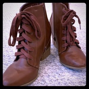 Women’s booties size 8